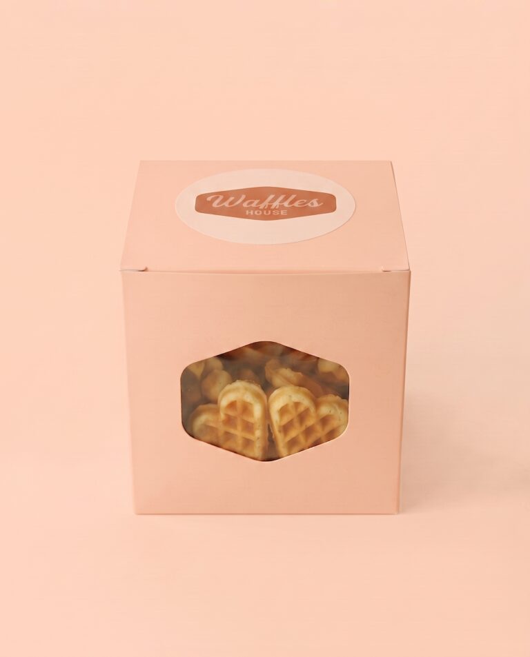 Food brand identity e packaging design coordinato per la pasticceria artigianale Waffles House